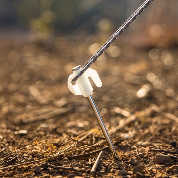 Кілки туристичні світловідбивні Naturehike CNK2550PJ012, 20 см, 4 шт, білий