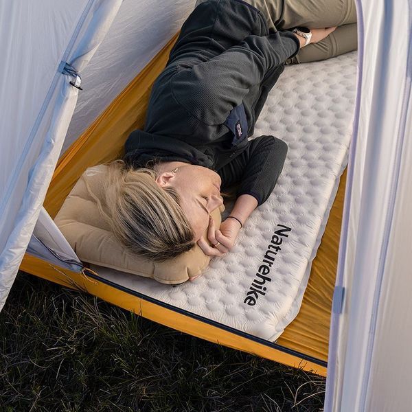 Матрац туристичний надувний одномісний Naturehike CNK2300DZ013, 185x55x3.5 см, світло-сірий, овальний 65436 фото